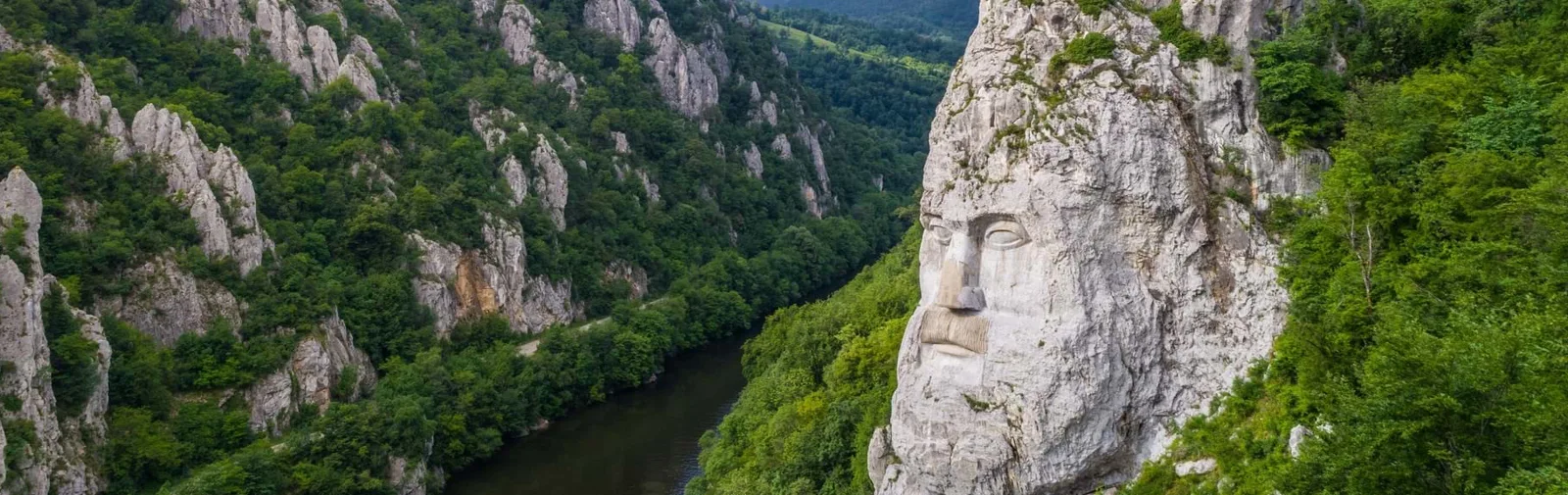 statue-of-king-decebalus-on-the-danube-river-banner_1[1]
