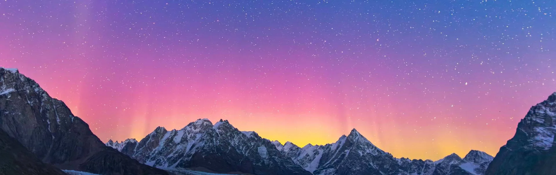 aurora-borealis,-alpefjord,-greenland,-adrian-wlodarczyk_2[1]
