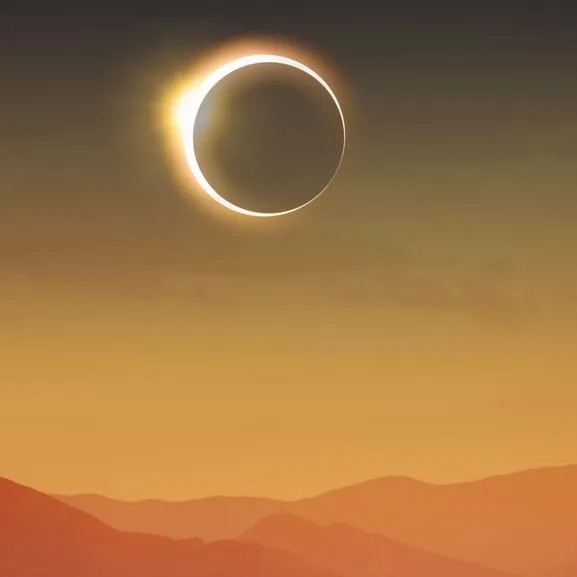 full-total-solar-eclipse_-mountains-and-sea[1]