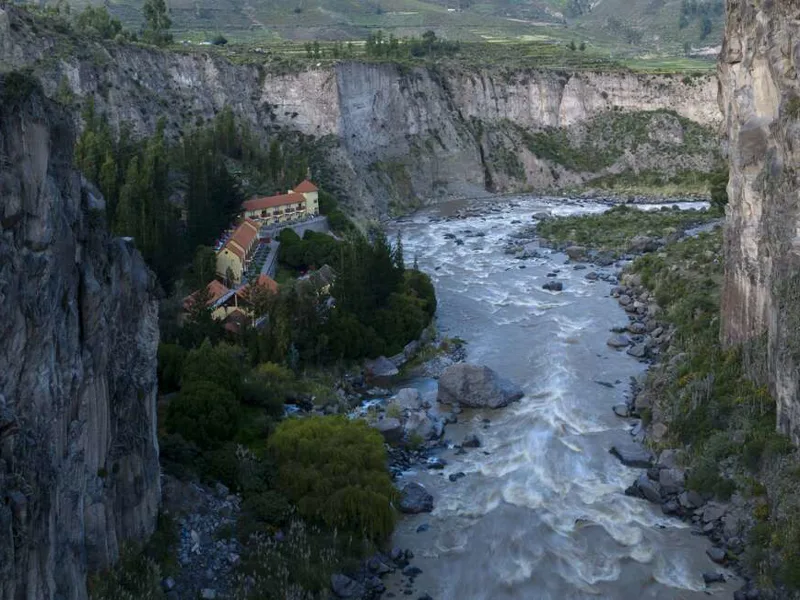 El Refugio Hotel's dramatic location