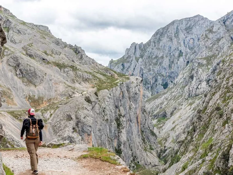 Hiking in the Cares Gorge