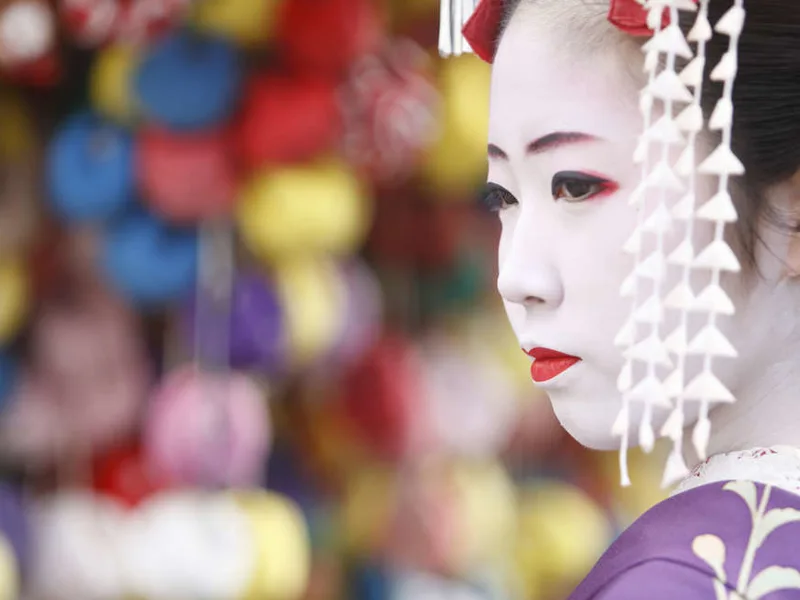 Traditional make-up